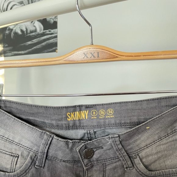 Light gray skinny jeans size 8 - Picture 2 of 4